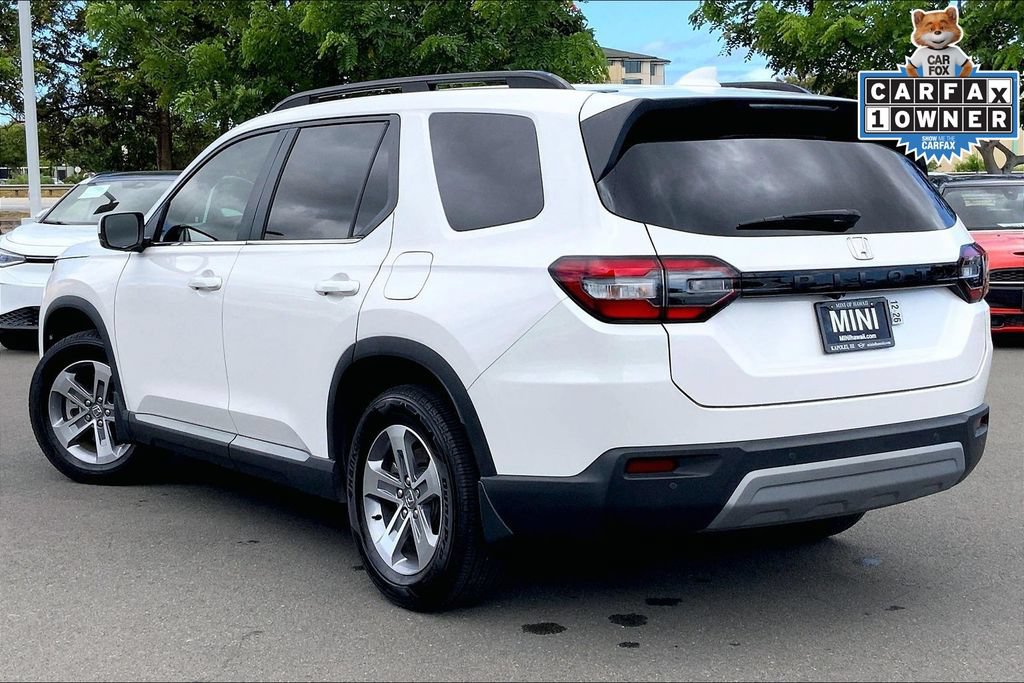 Used 2025 Honda Pilot EX-L image 11