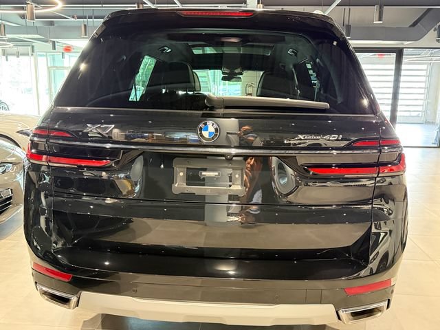 Used 2024 BMW X7 xDrive40i w/ Parking Assistance Package AWD/4WD image 5