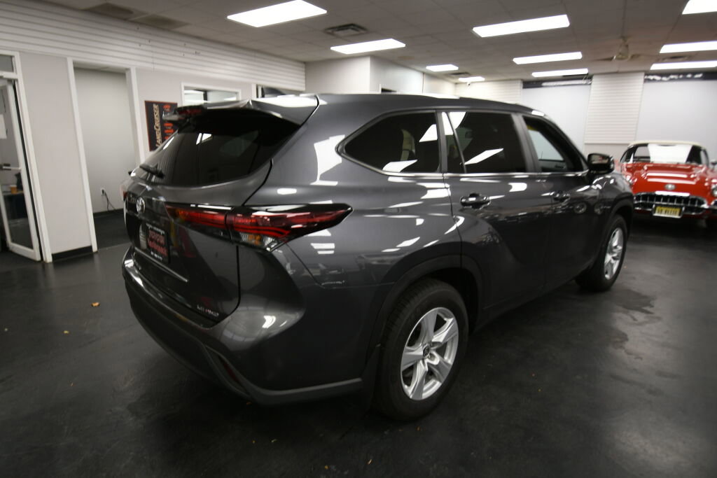 Certified 2024 Toyota Highlander LE image 7