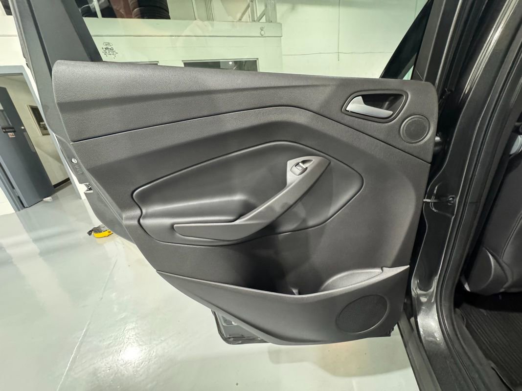 Used 2018 Ford Escape Titanium w/ Ford Safe & Smart Package image 35