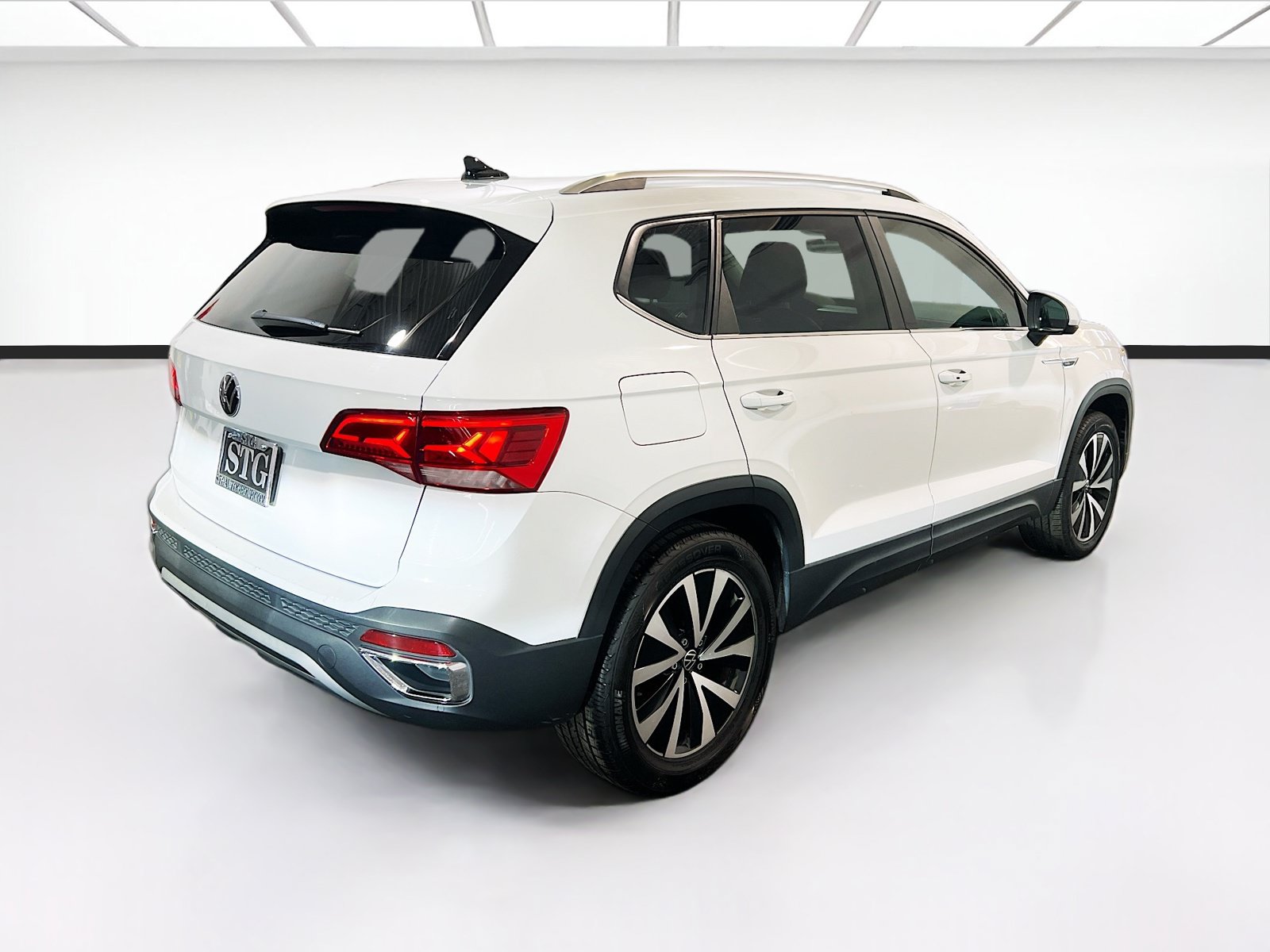 Used 2023 Volkswagen Taos SE FWD image 4