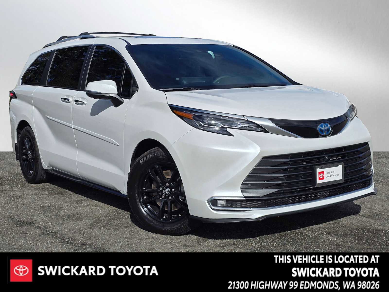 Used 2025 Toyota Sienna Platinum