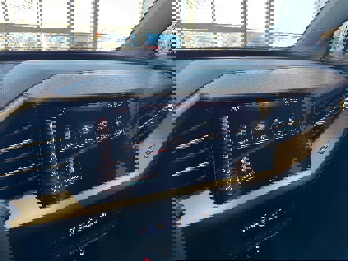 Used 2024 Audi Q4 e-tron Premium Plus w/ Premium Plus image 30