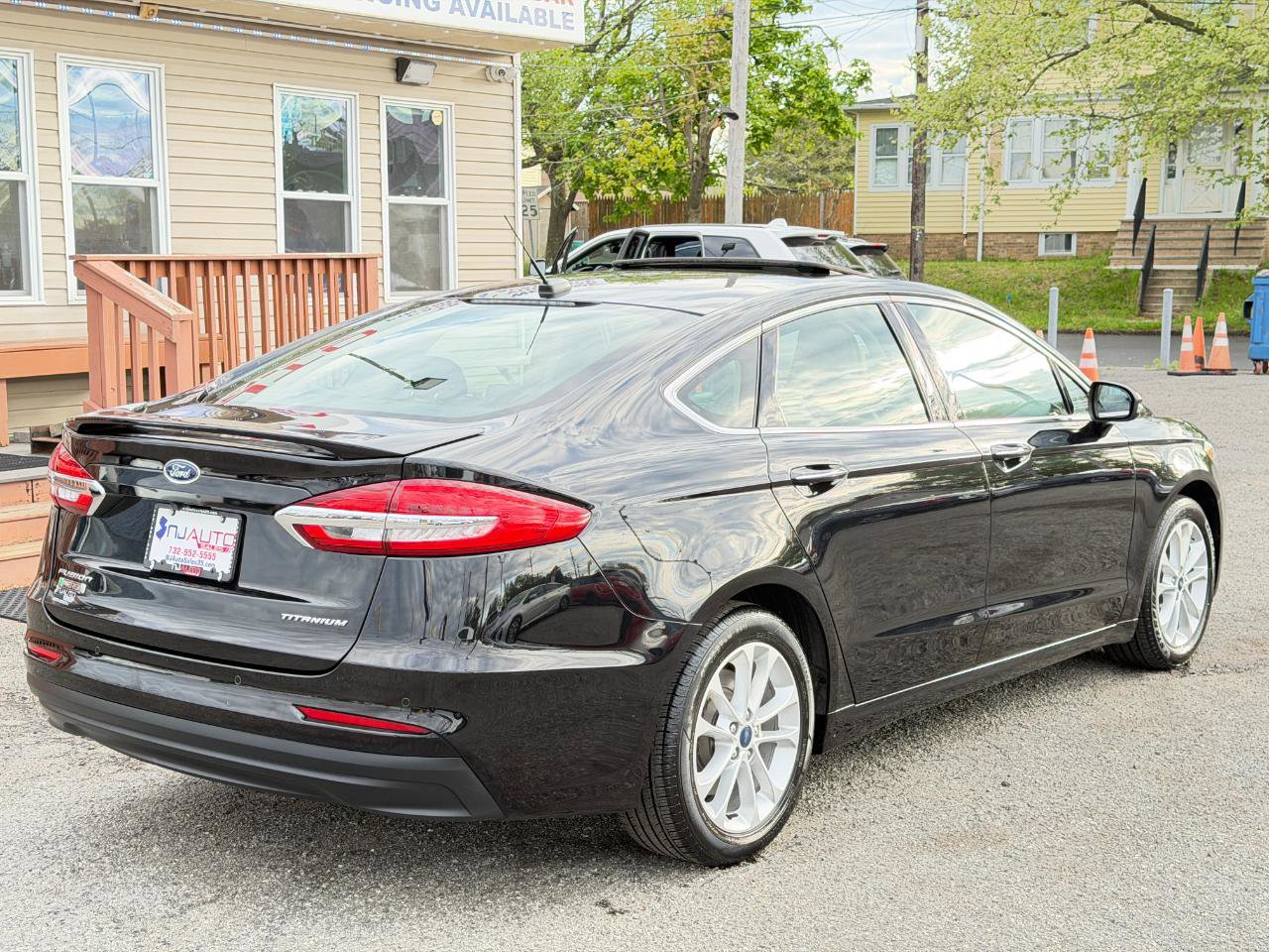 Used 2019 Ford Fusion Energi Titanium FWD image 4