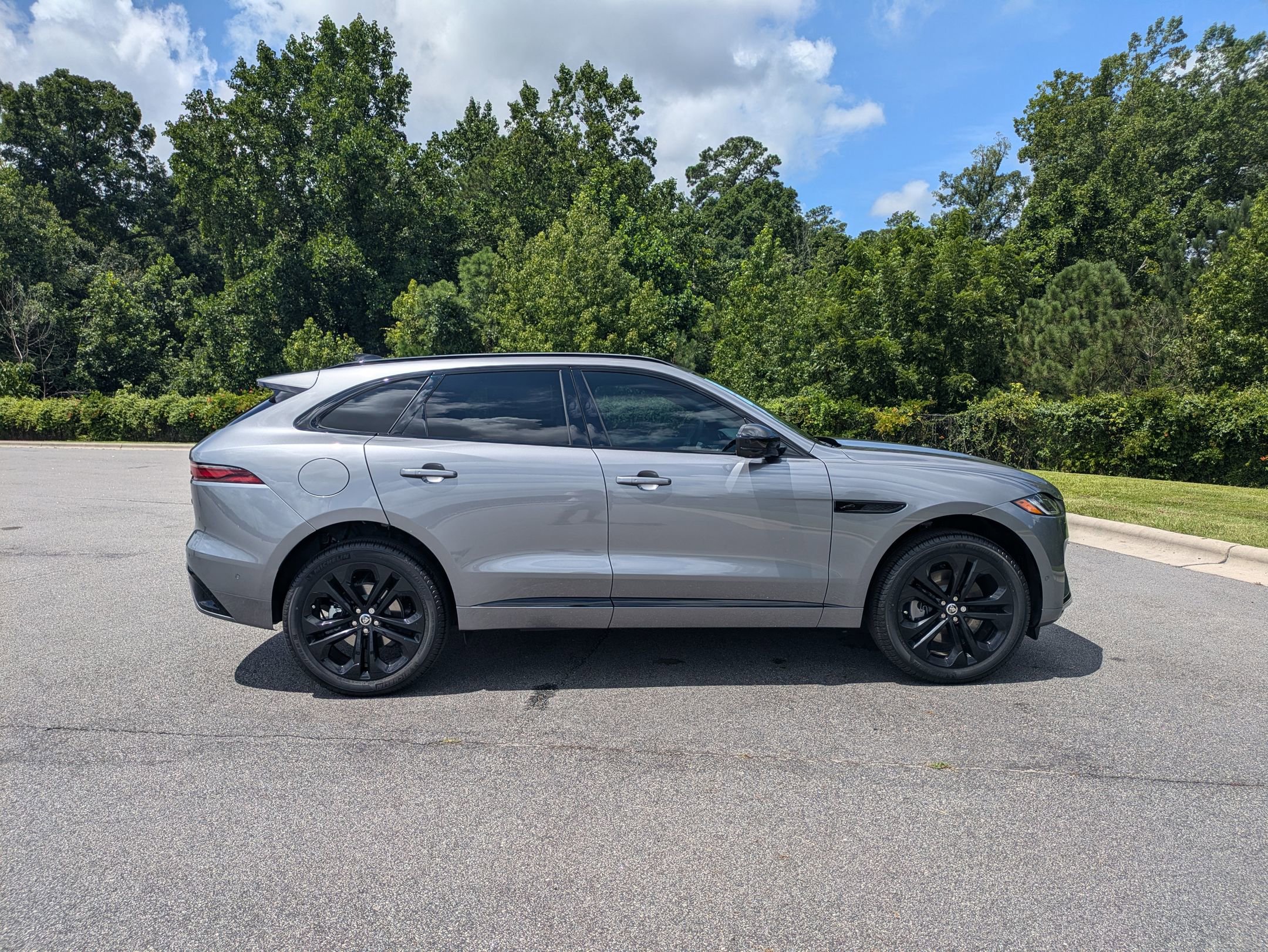 New 2026 Jaguar F-PACE R-Dynamic S image 4
