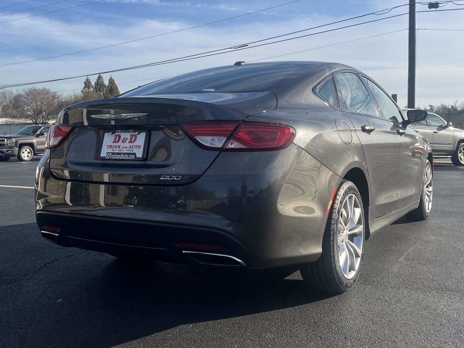 Used 2016 Chrysler 200 S w/ Comfort Group image 23