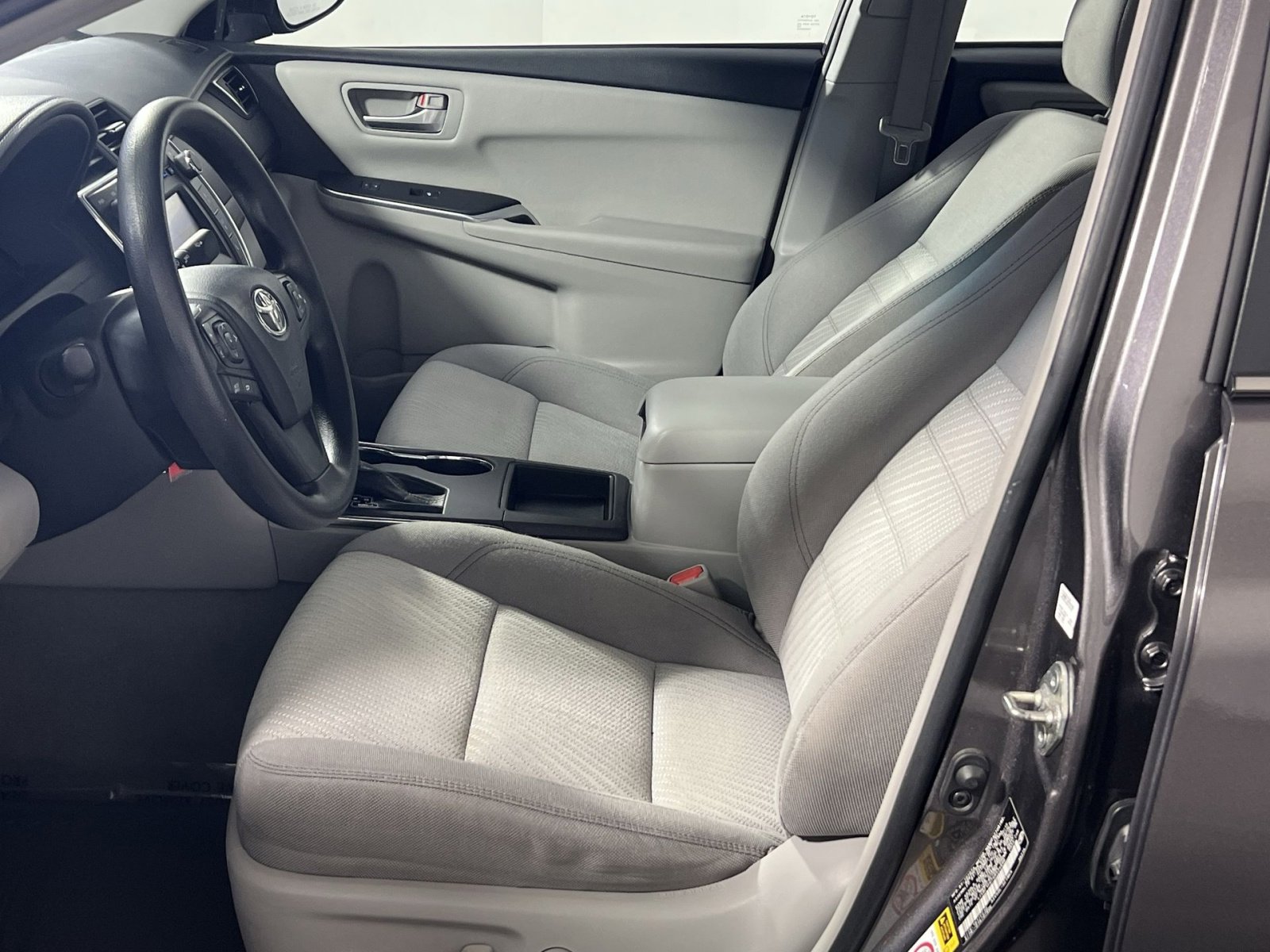 Used 2016 Toyota Camry LE image 12