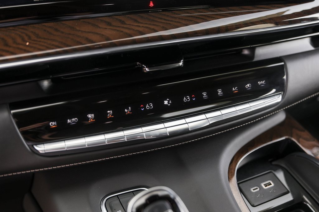 Used 2024 Cadillac Escalade Premium Luxury Platinum image 18