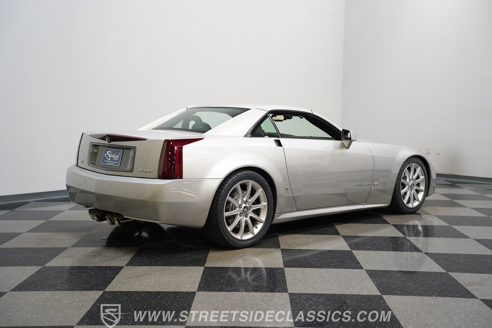 Used 2006 Cadillac XLR V image 12