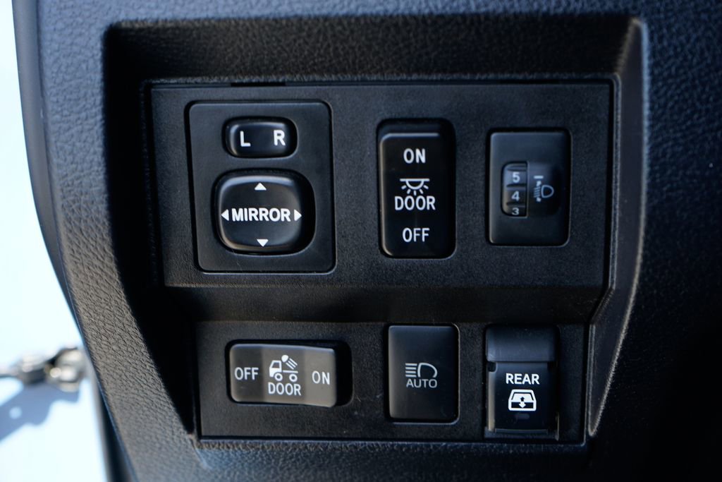 Used 2019 Toyota Tundra SR5 w/ SR5 Upgrade Package AWD/4WD image 18