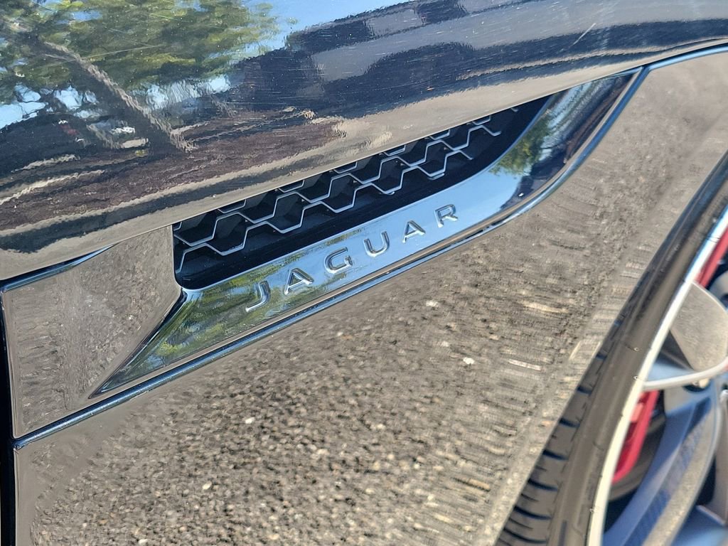 Used 2018 Jaguar F-TYPE R-Dynamic image 11