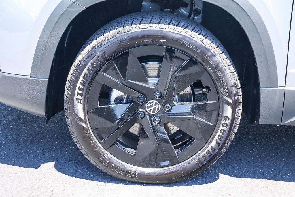 New 2025 Volkswagen Taos SE image 10