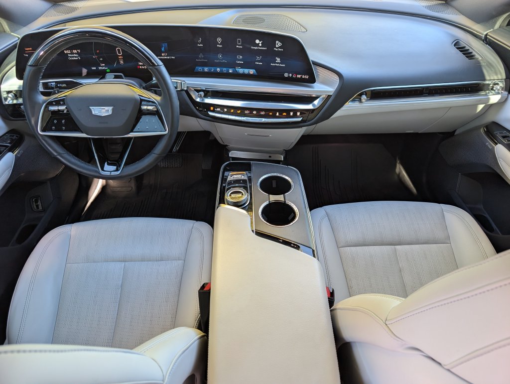 Certified 2024 Cadillac Lyriq Luxury w/ LPO, Floor Liner Package AWD/4WD image 19