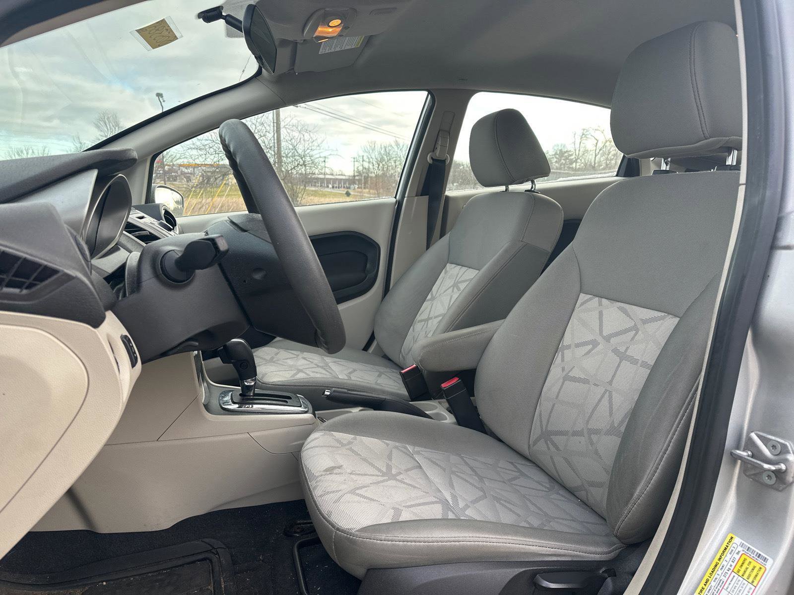 Used 2012 Ford Fiesta SE image 6