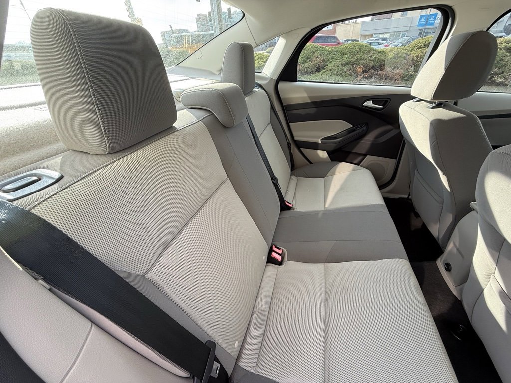 Used 2013 Ford Focus SE image 32