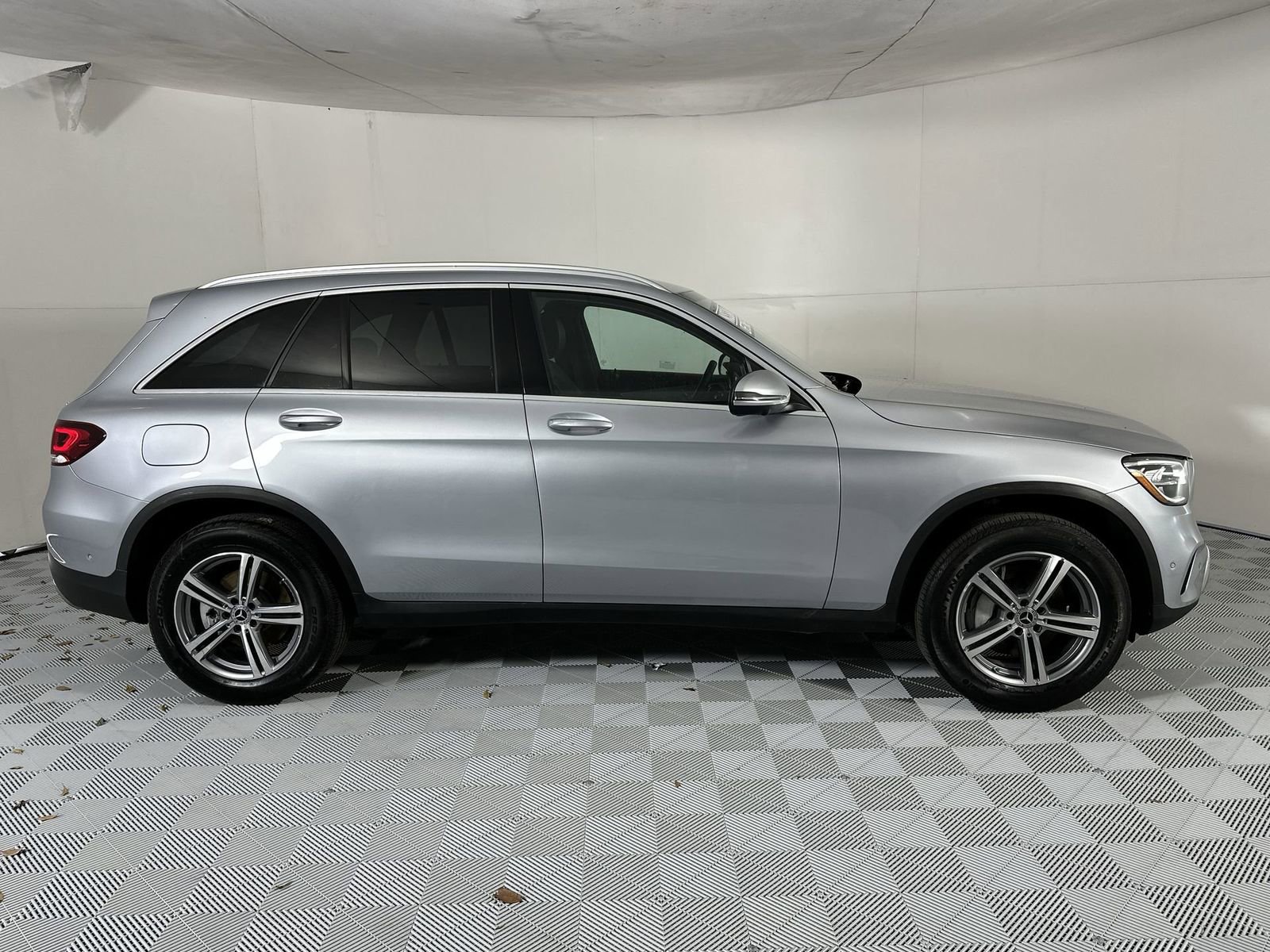 Used 2022 Mercedes-Benz GLC 300 4MATIC w/ Premium Package Lite image 9