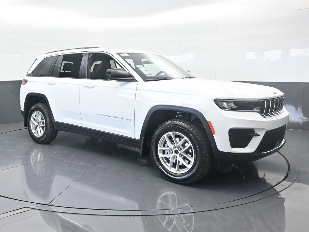Used 2025 Jeep Grand Cherokee Laredo X RWD image 8