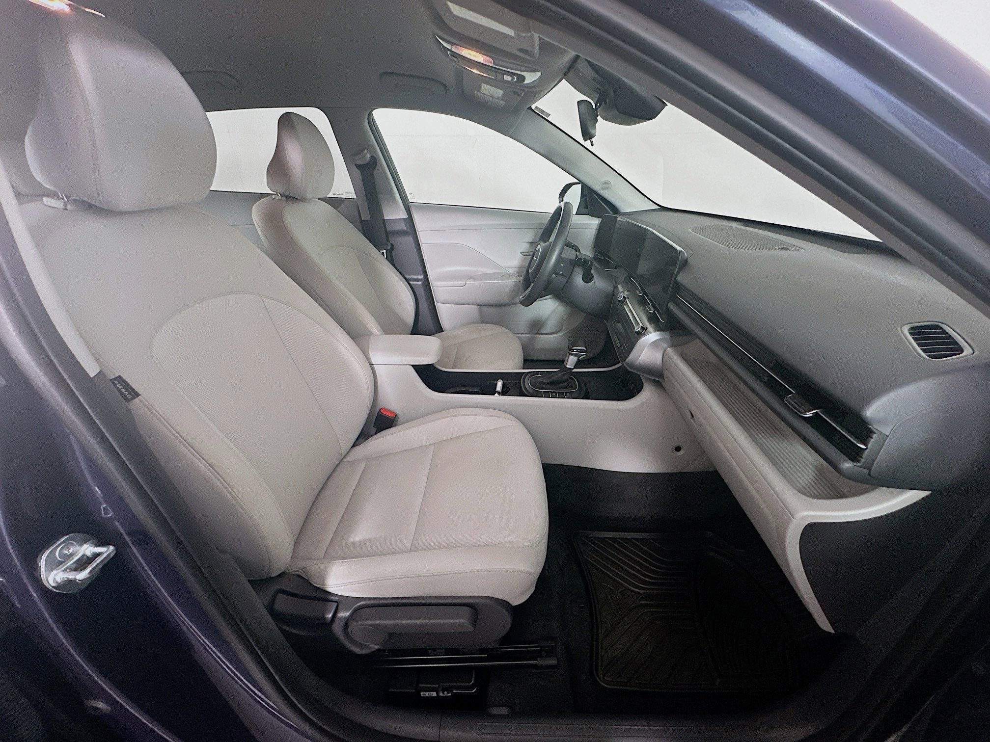 Used 2025 Hyundai Kona SEL image 32