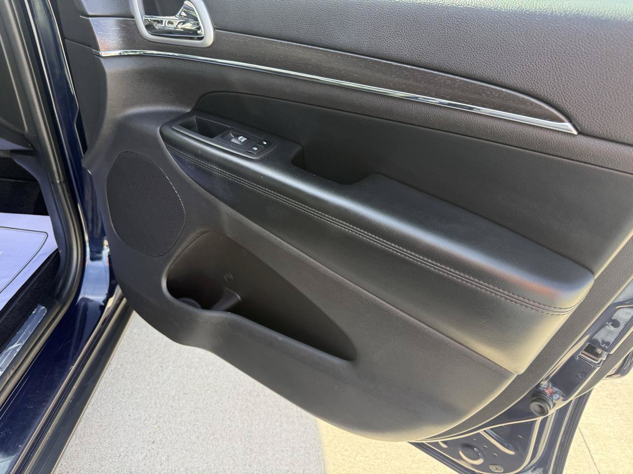 Used 2018 Jeep Grand Cherokee Limited AWD/4WD image 19