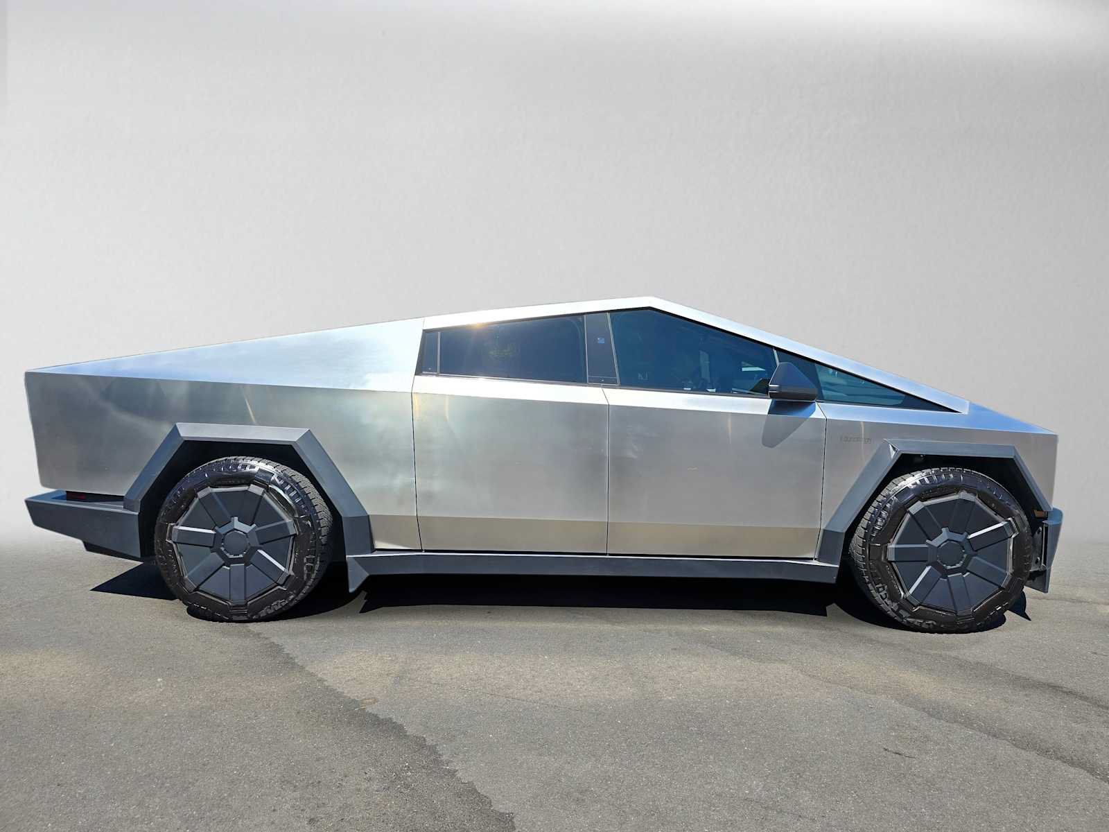 Used 2024 Tesla Cybertruck Cyberbeast AWD/4WD image 2