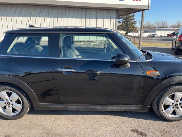 Used 2019 MINI Cooper 2-Door Hardtop image 12