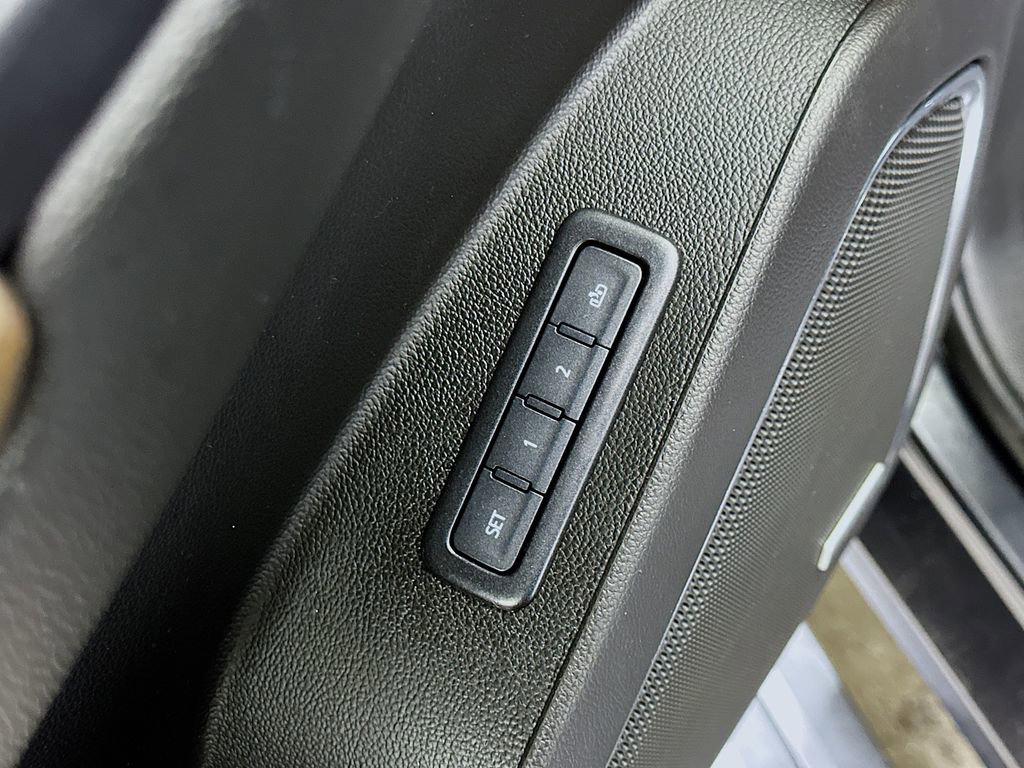 Used 2020 GMC Yukon Denali w/ Denali Ultimate Package image 21