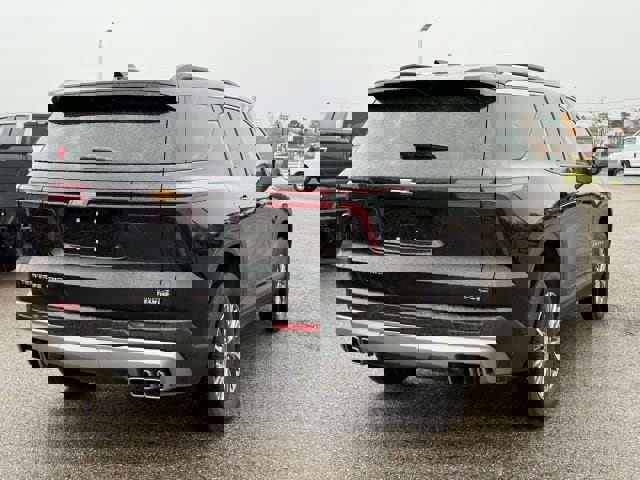 Used 2025 Chevrolet Traverse LT image 5