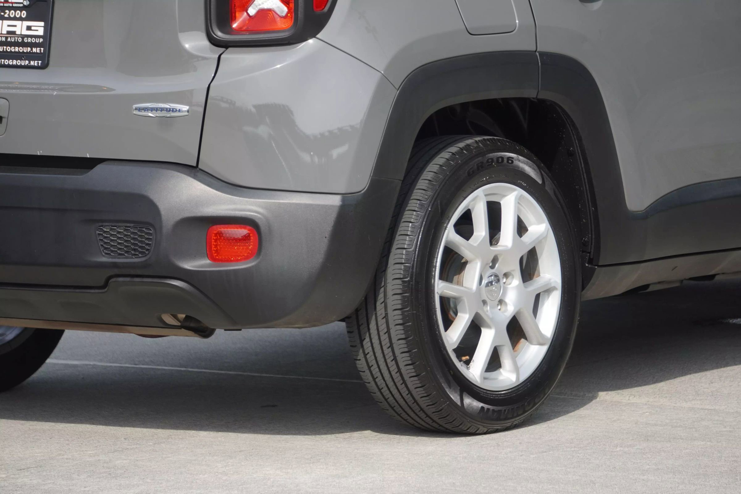 Used 2019 Jeep Renegade Latitude image 16