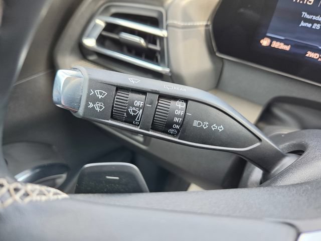 Used 2025 Chevrolet Traverse LT AWD/4WD image 20