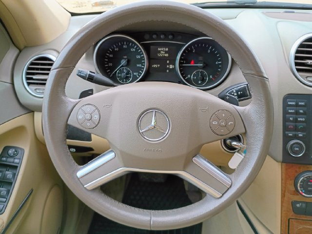 Used 2009 Mercedes-Benz ML 320 BlueTEC 4MATIC image 41