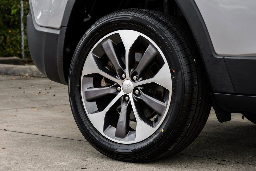 Used 2022 Jeep Cherokee Limited w/ Elite Package image 68