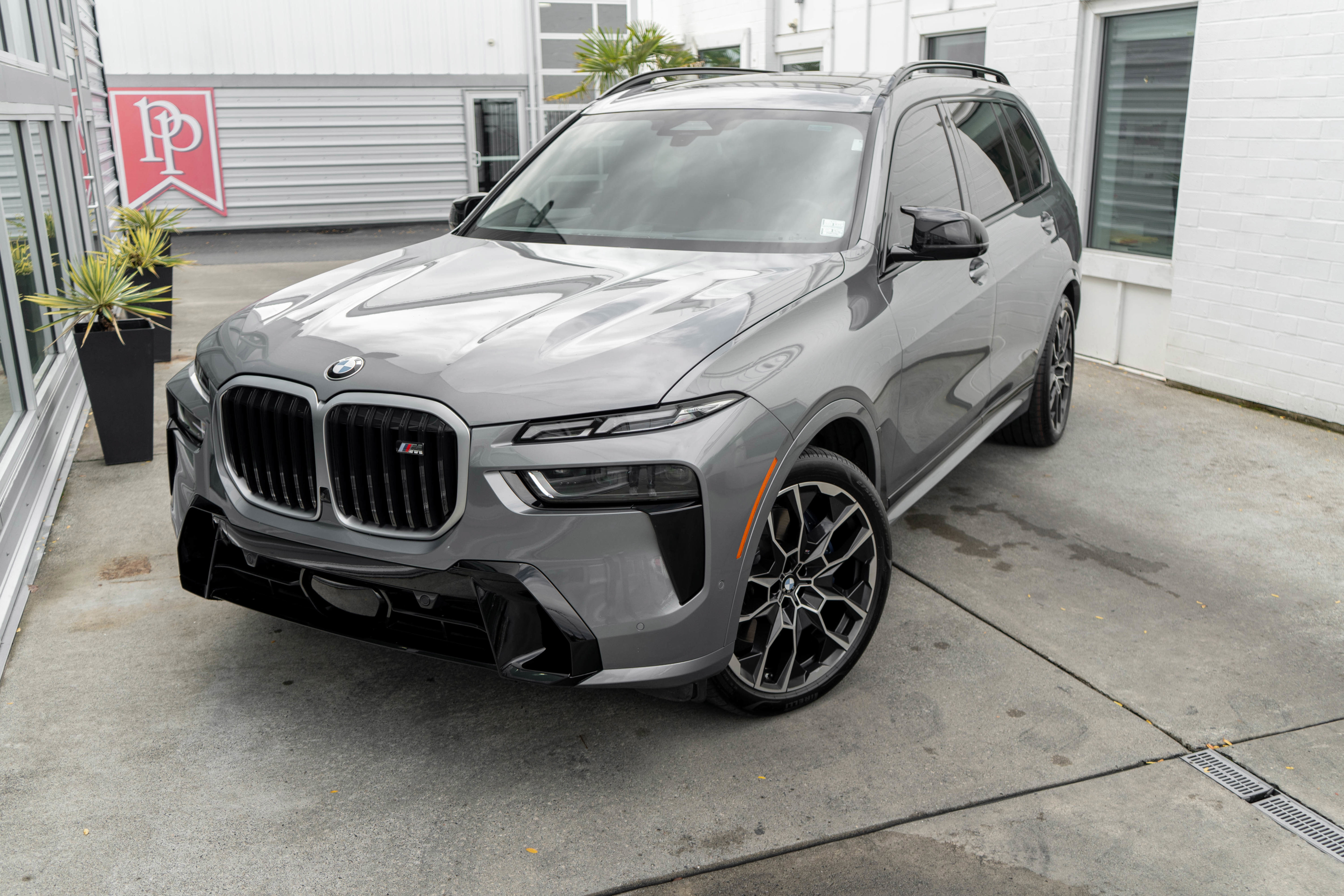 Used 2023 BMW X7 M60i AWD/4WD image 3