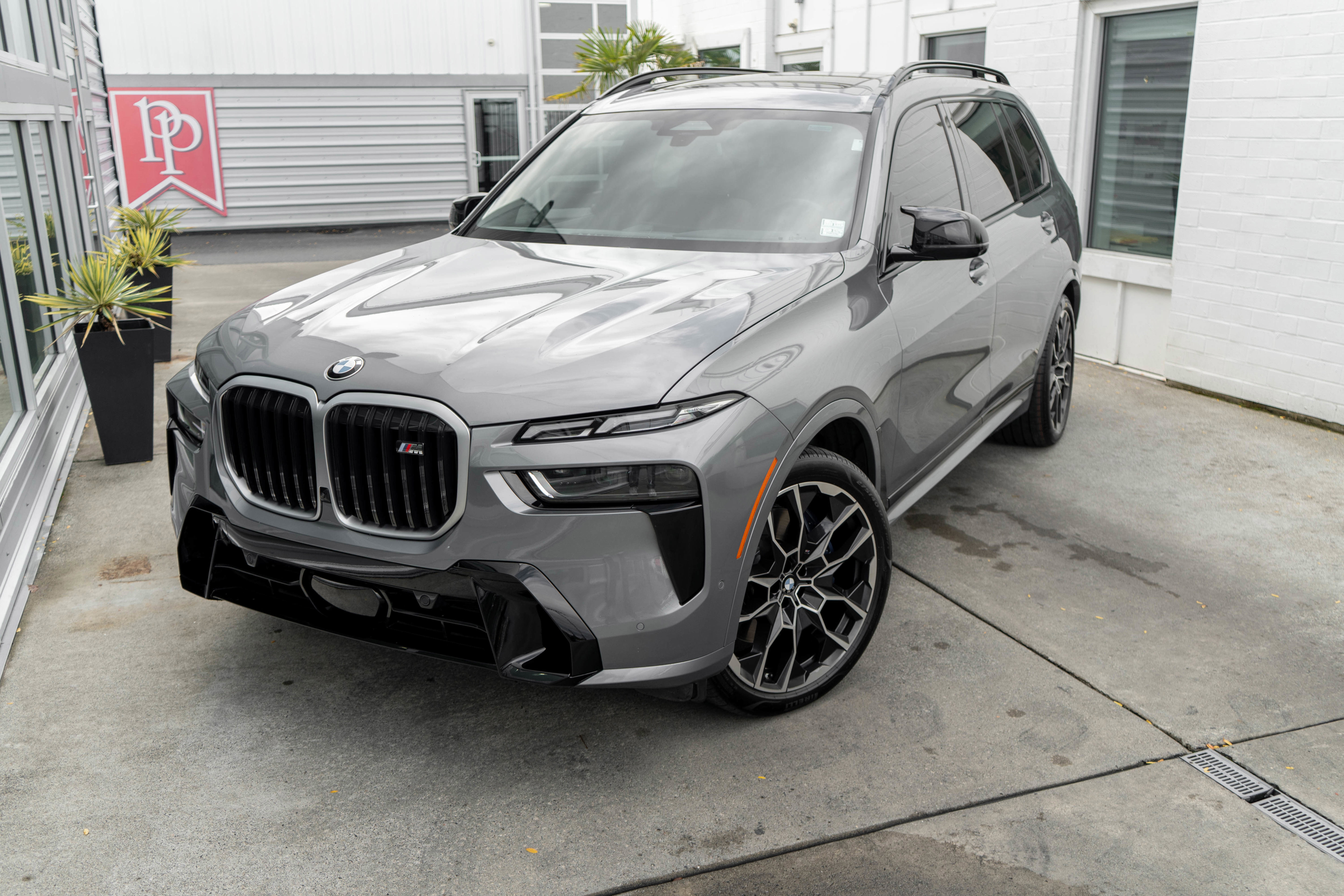 Used 2023 BMW X7 M60i image 3