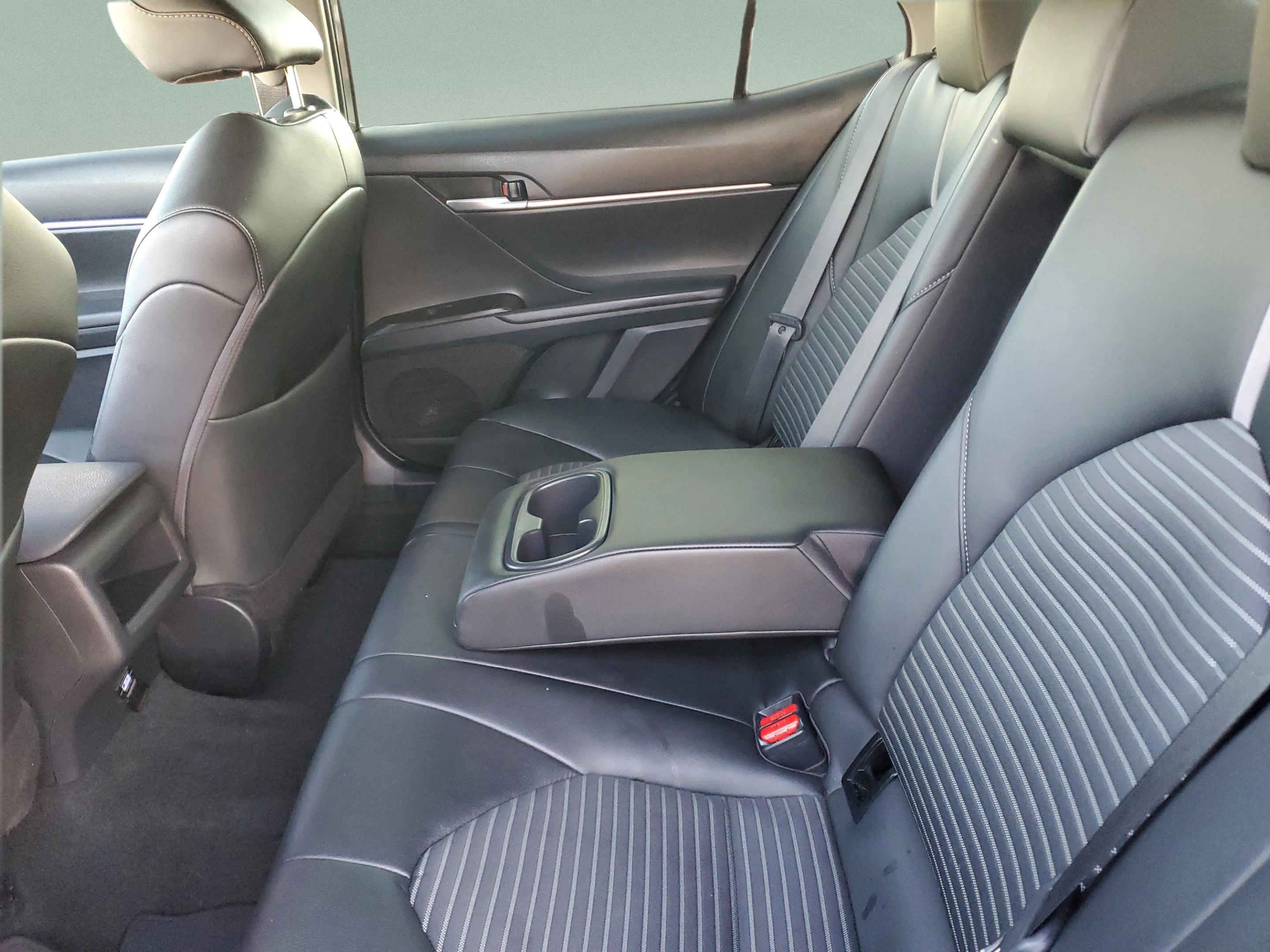 Used 2024 Toyota Camry SE image 11