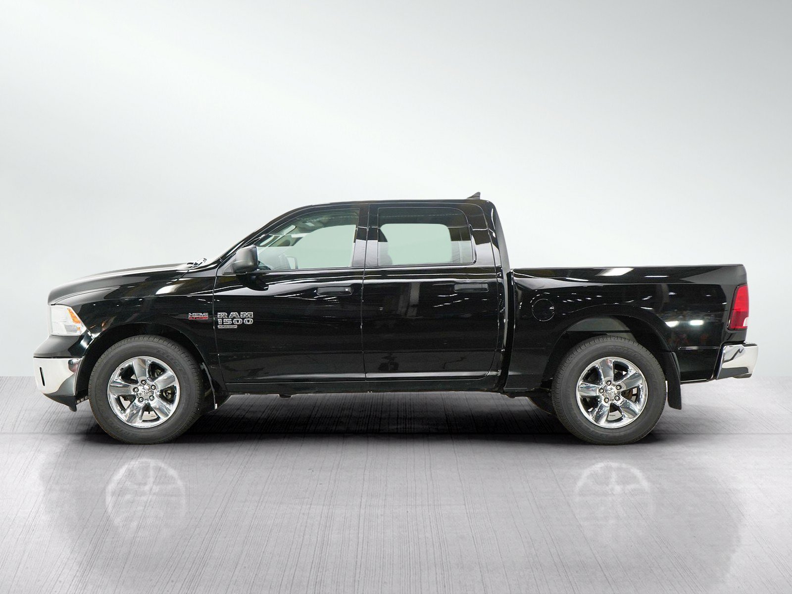 Used 2019 RAM 1500 Tradesman w/ SXT Plus Group AWD/4WD image 2
