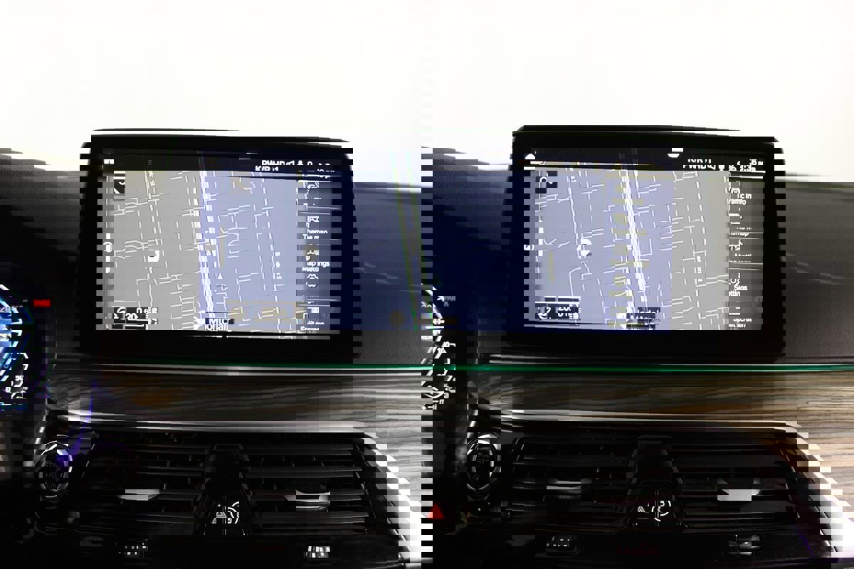 Used 2023 BMW 530e 530e w/ M Sport Package image 20