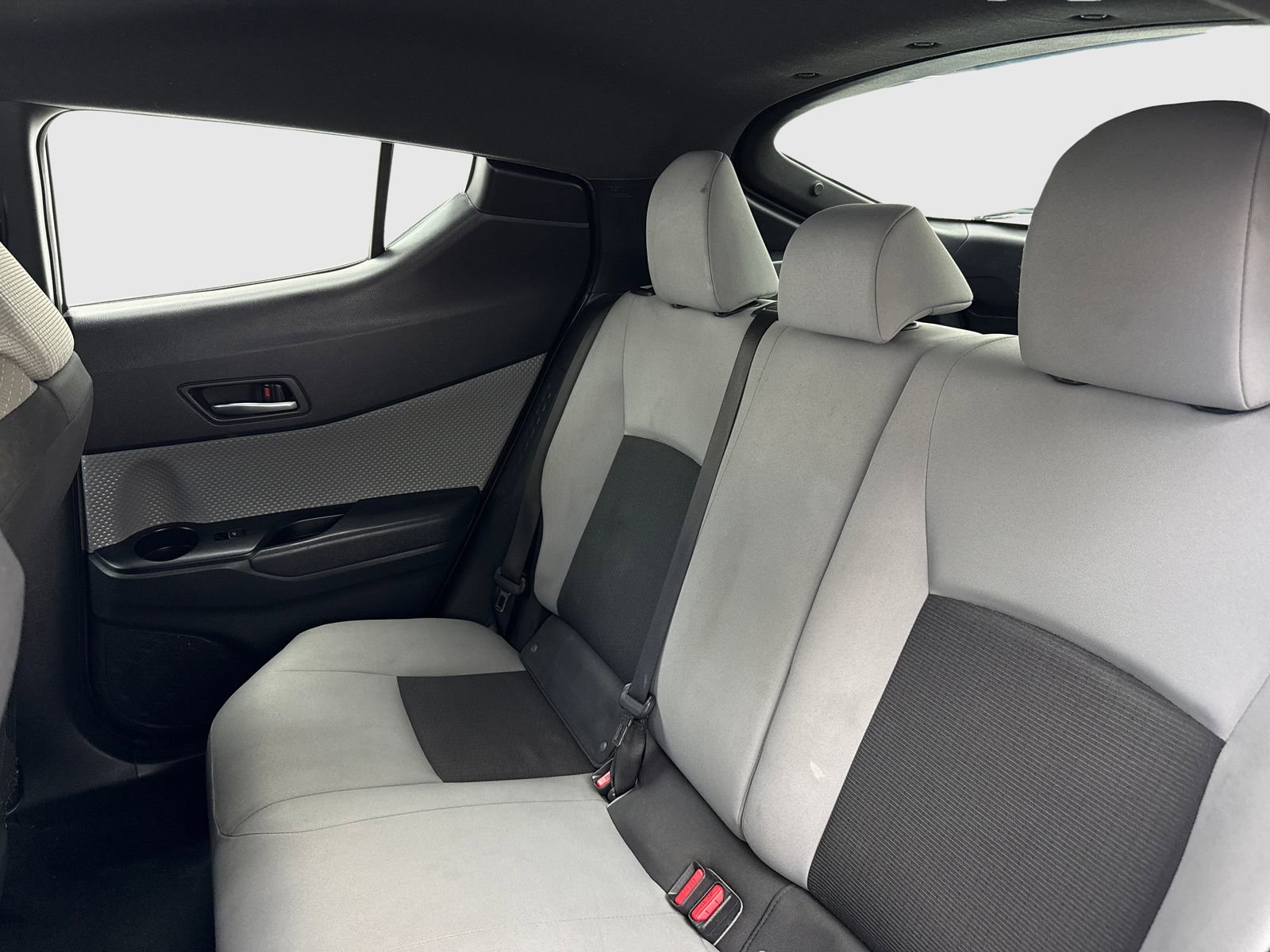 Used 2019 Toyota C-HR XLE FWD image 37