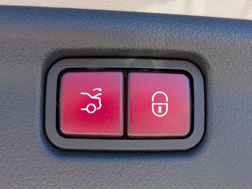 Used 2023 Mercedes-Benz C 300 Sedan image 14