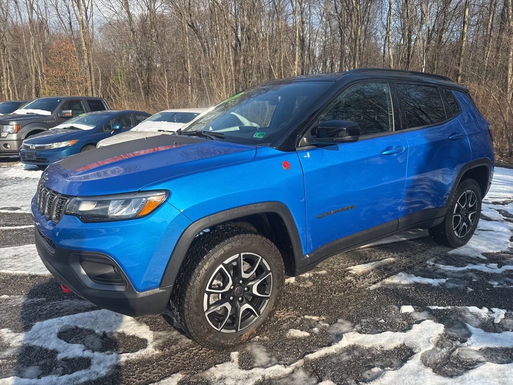 Used 2025 Jeep Compass Trailhawk image 4