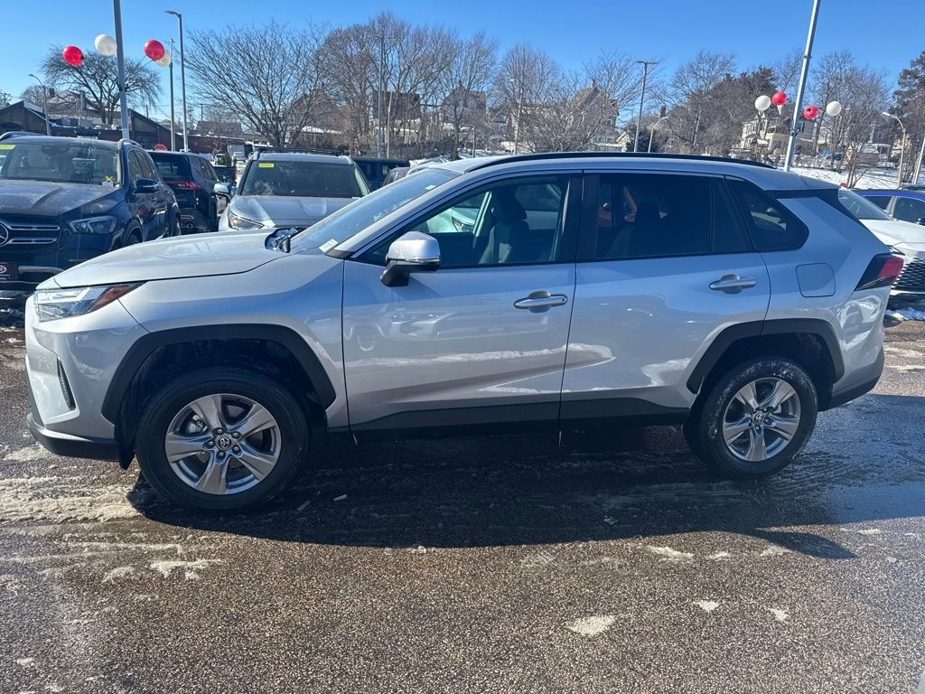 Used 2025 Toyota RAV4 XLE image 4