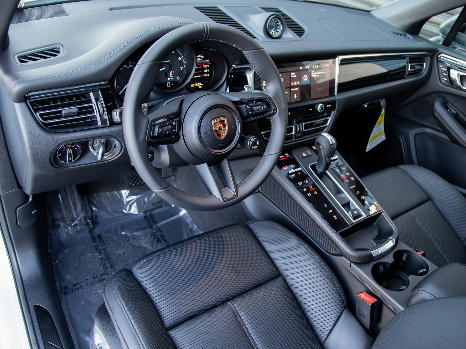 New 2026 Porsche Macan AWD/4WD image 4
