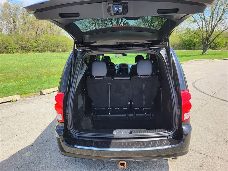 Used 2014 Dodge Grand Caravan R/T w/ Trailer Tow Group FWD image 10