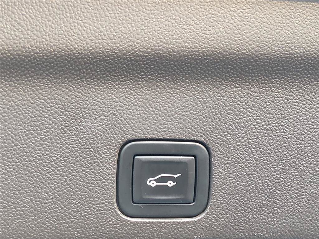 Used 2021 GMC Yukon SLT w/ SLT Luxury Plus Package RWD image 17