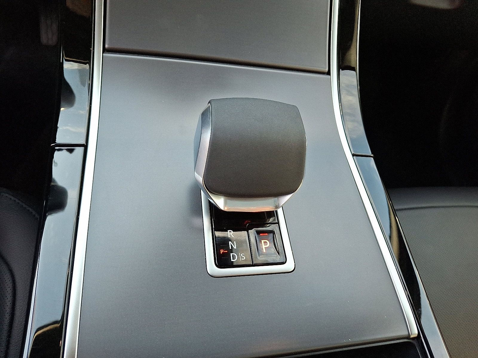 Used 2026 Land Rover Range Rover Velar S image 15