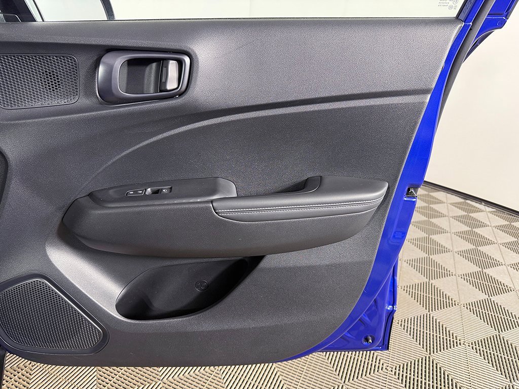 Used 2025 Hyundai Venue Limited image 20