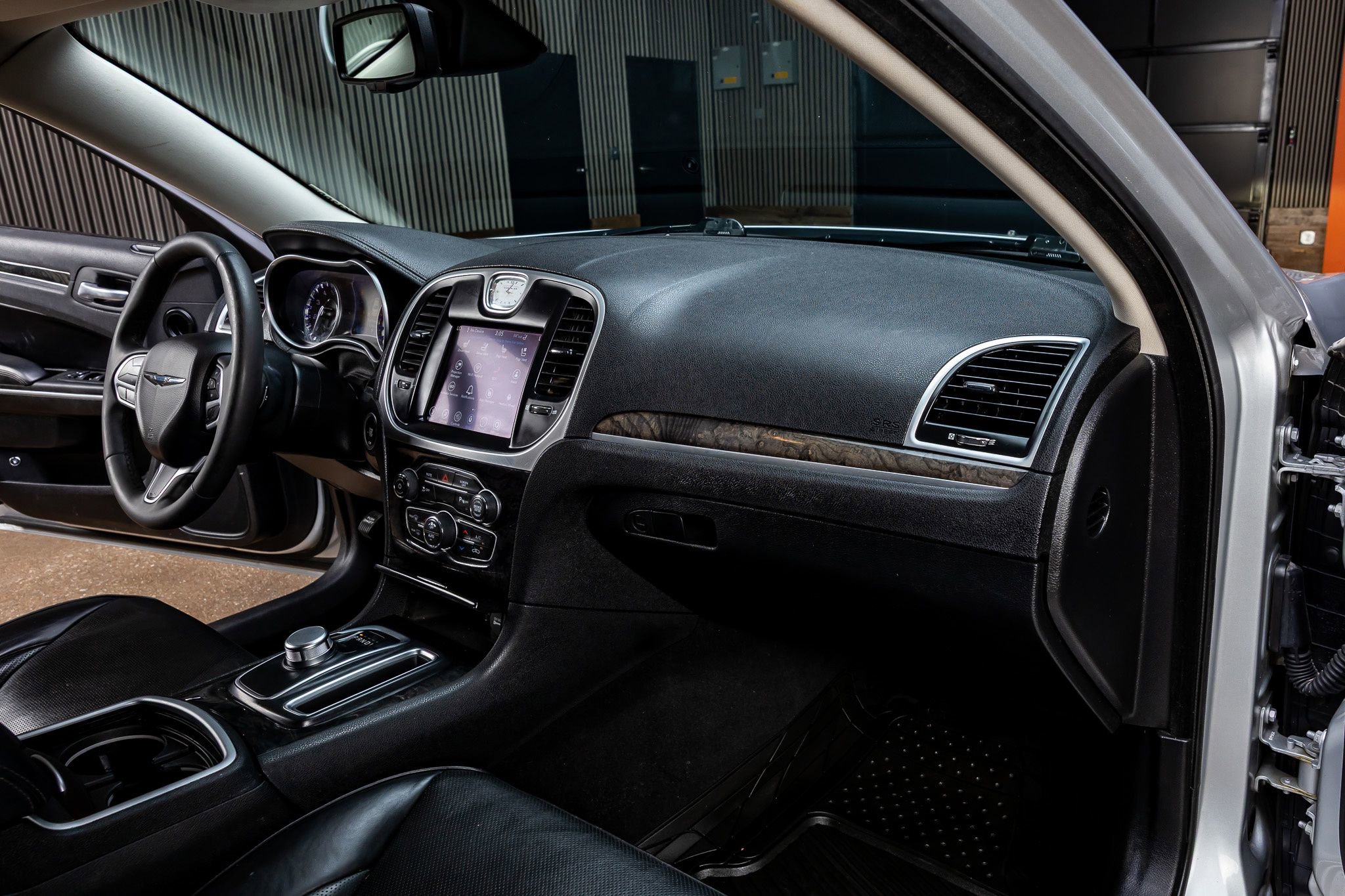 Used 2023 Chrysler 300 Touring L w/ Comfort Group RWD image 13