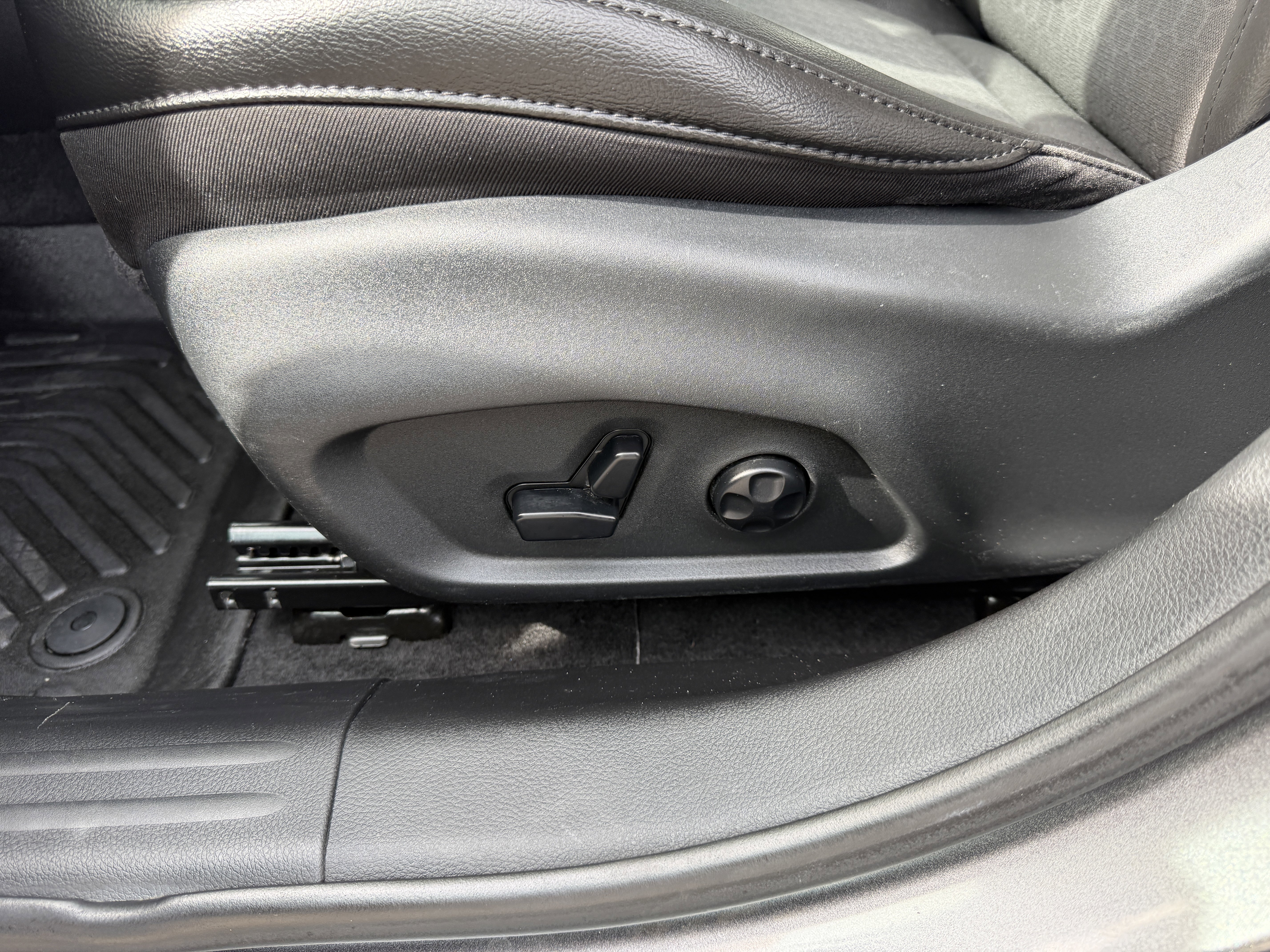 Used 2020 Jeep Compass Latitude FWD image 21