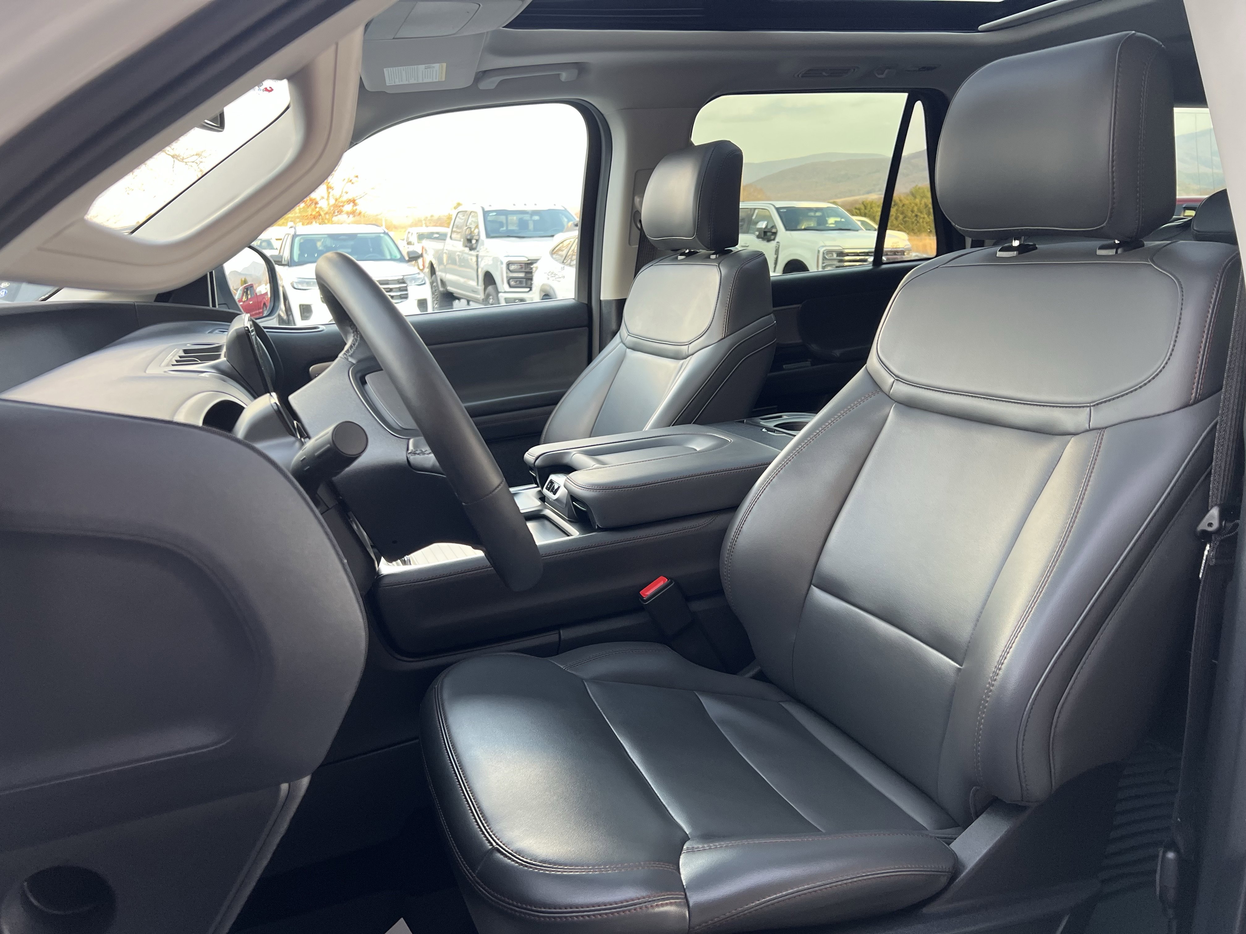 Used 2025 Ford Expedition Max Active AWD/4WD image 15