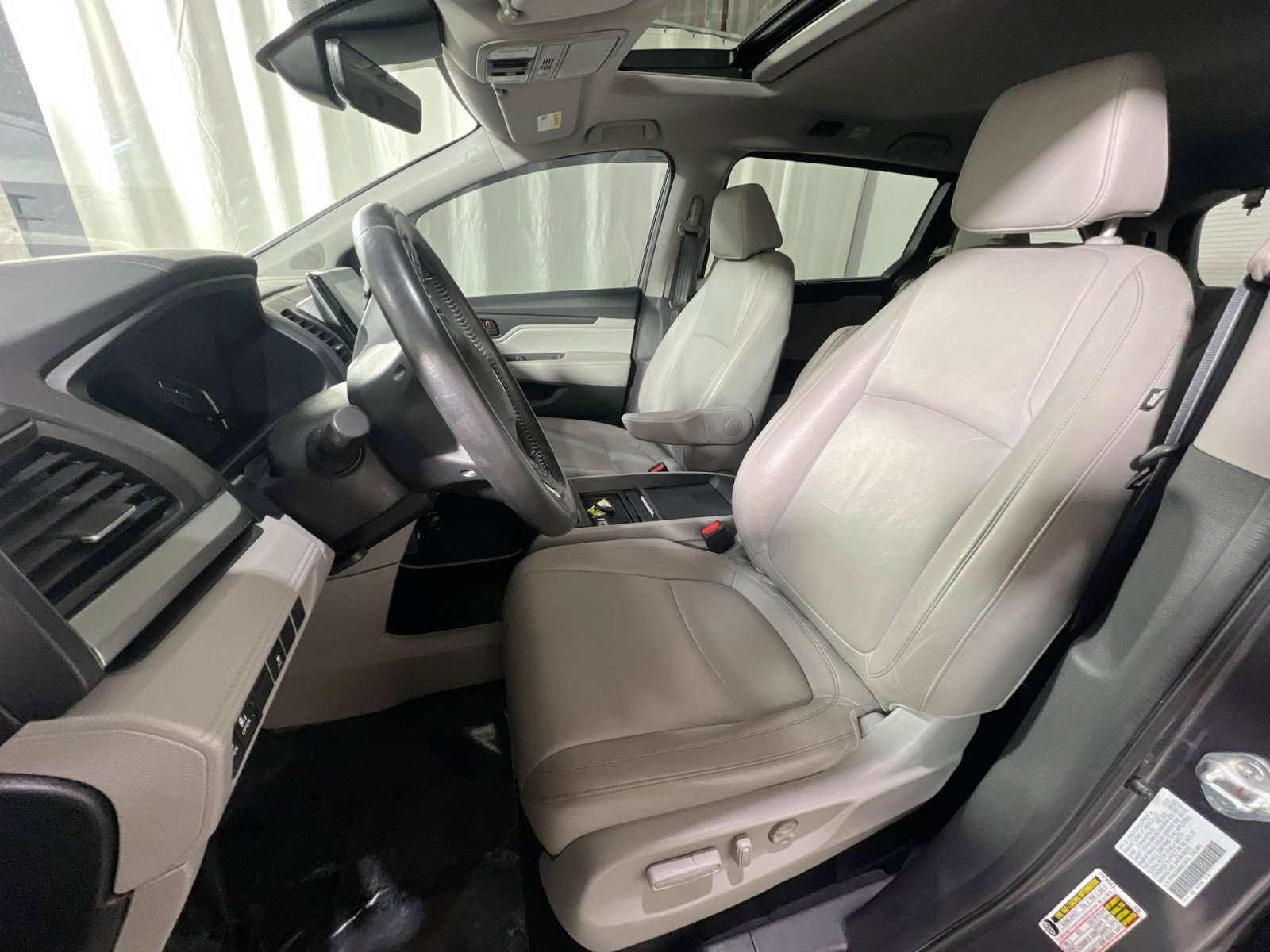 Used 2024 Honda Odyssey EX-L image 21