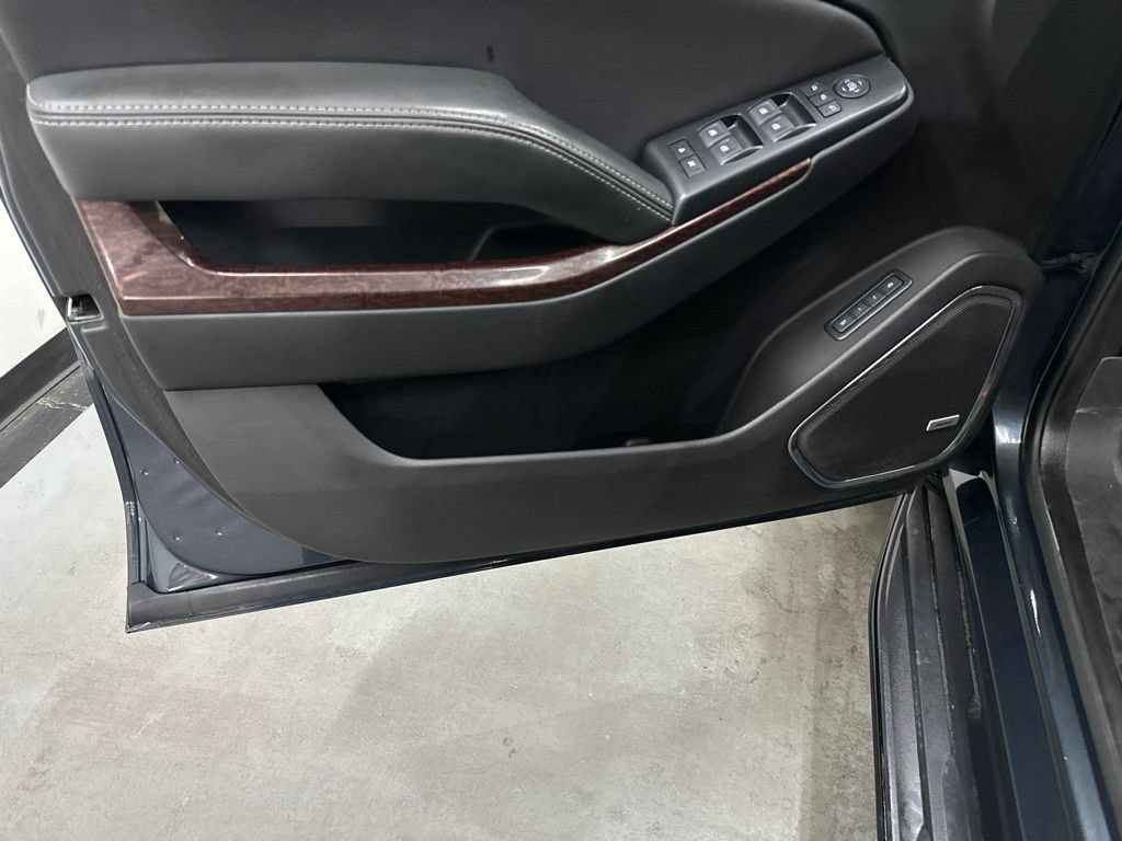 Used 2019 GMC Yukon SLT w/ Graphite Performance Edition RWD image 42